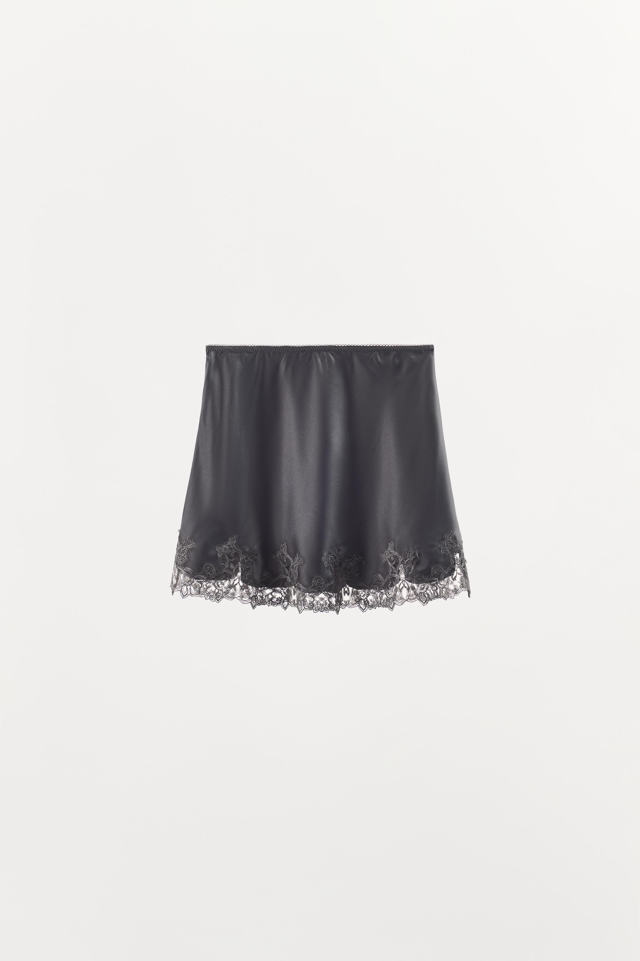 MINI JUPE SATINÉE À DENTELLE